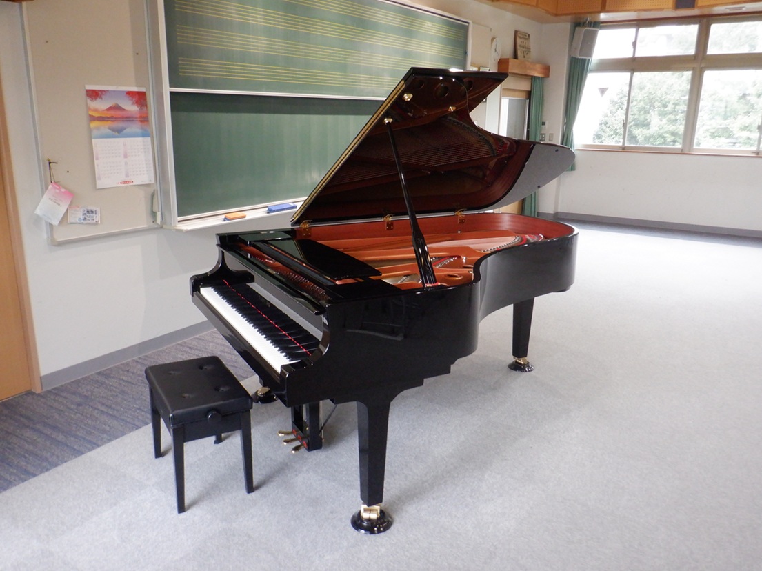 寄贈ピアノ